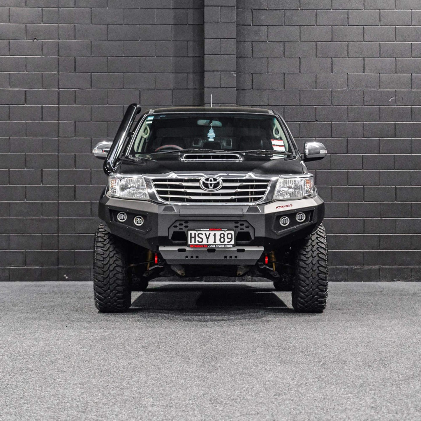 SHIELD Off-Road Loopless Bull-Bar — to suit Toyota Hilux 2005 - 2015