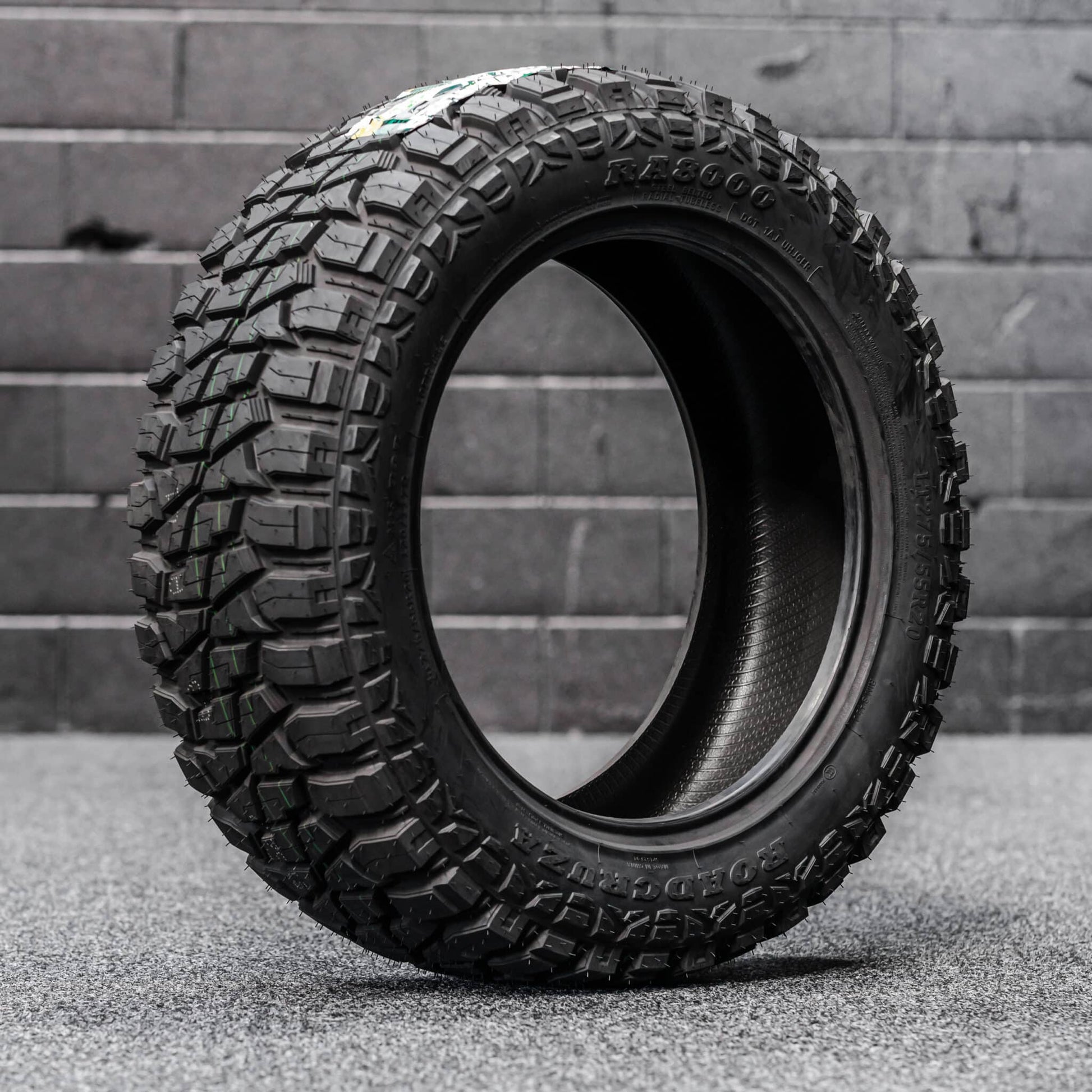 Roadcruza RA8000 — 275/55R20