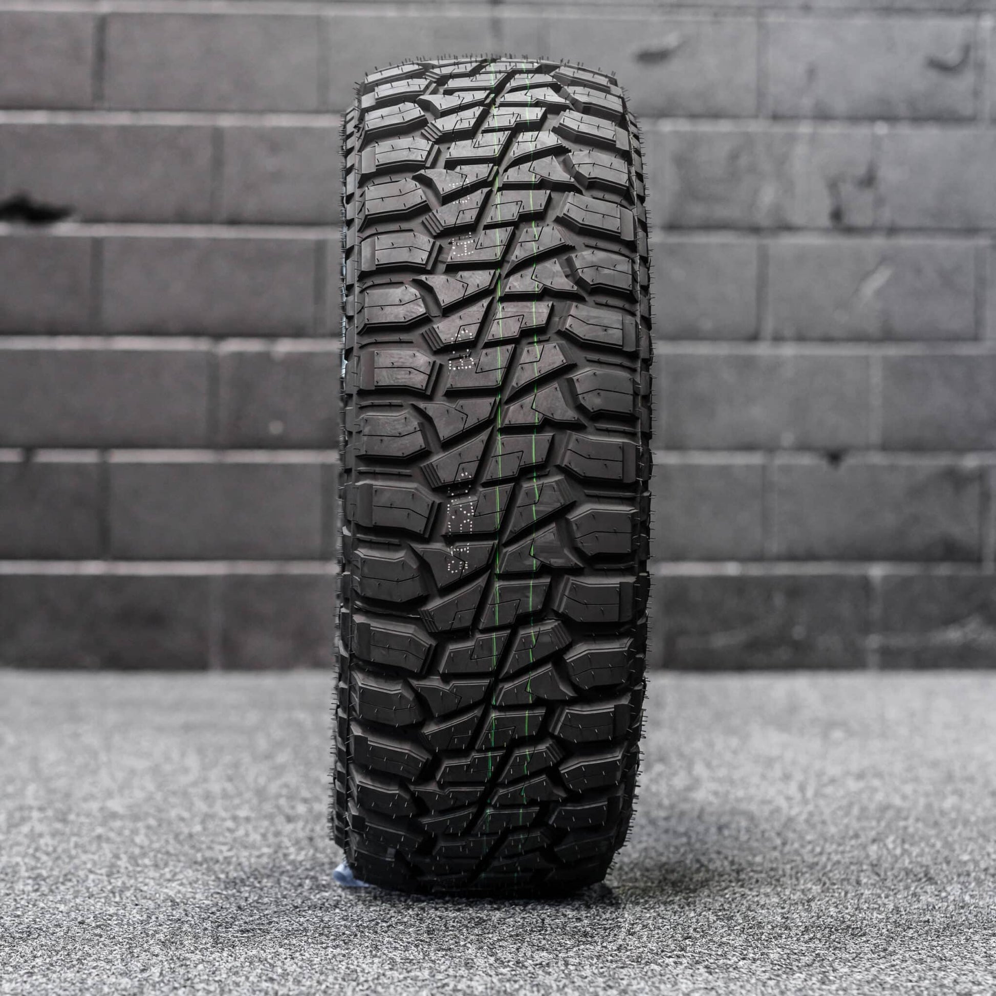 Roadcruza RA8000 — 275/55R20