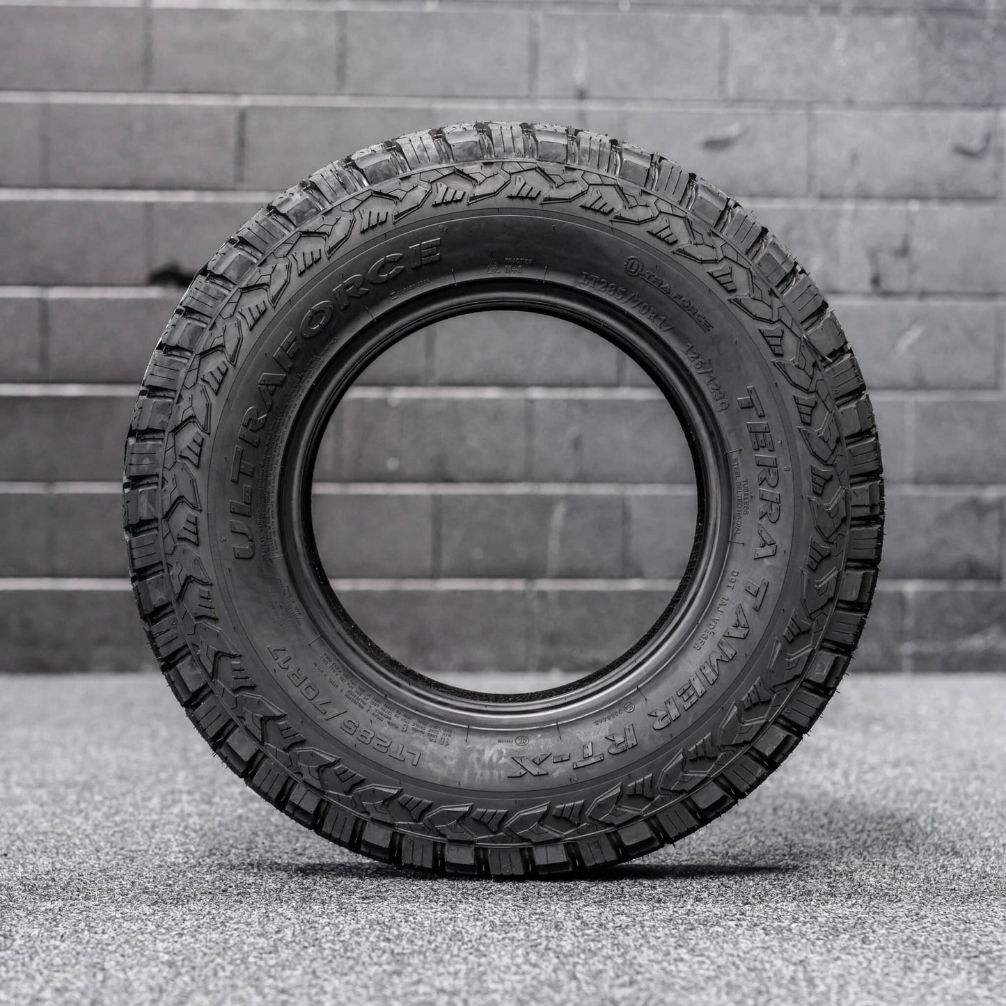 Everton EMT300 — 285/75R16