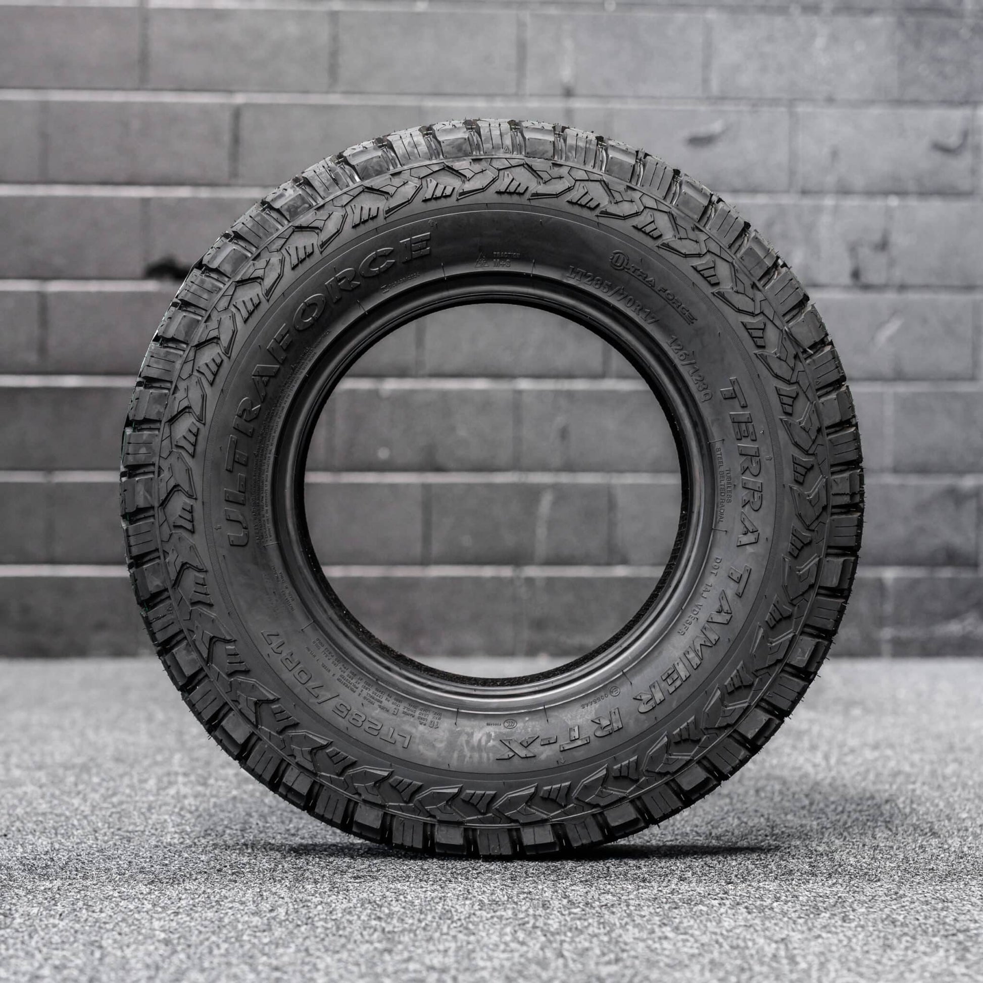 Everton EMT300 — 285/75R16