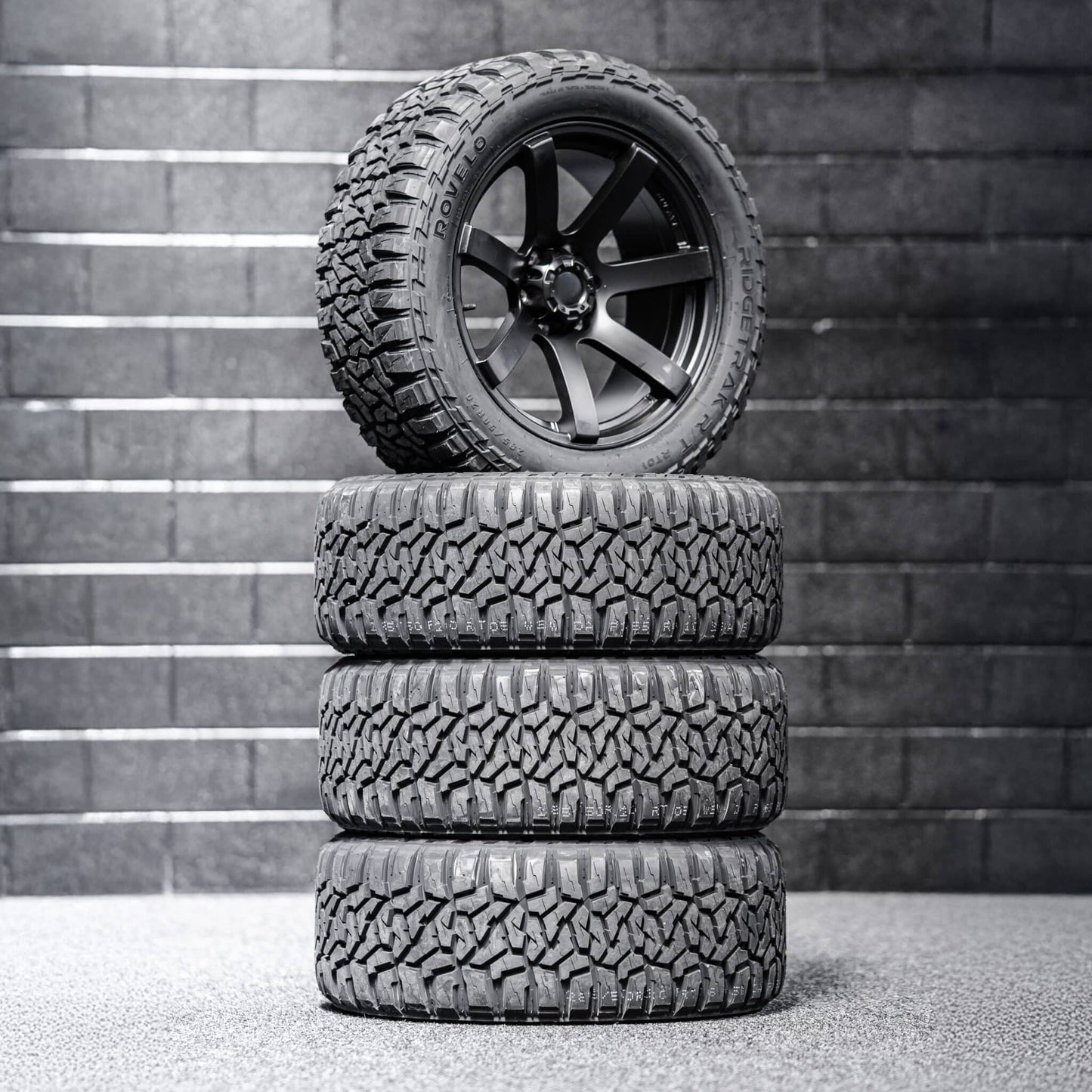 285/50/R20LT Mud Tyres + Alloy Wheels