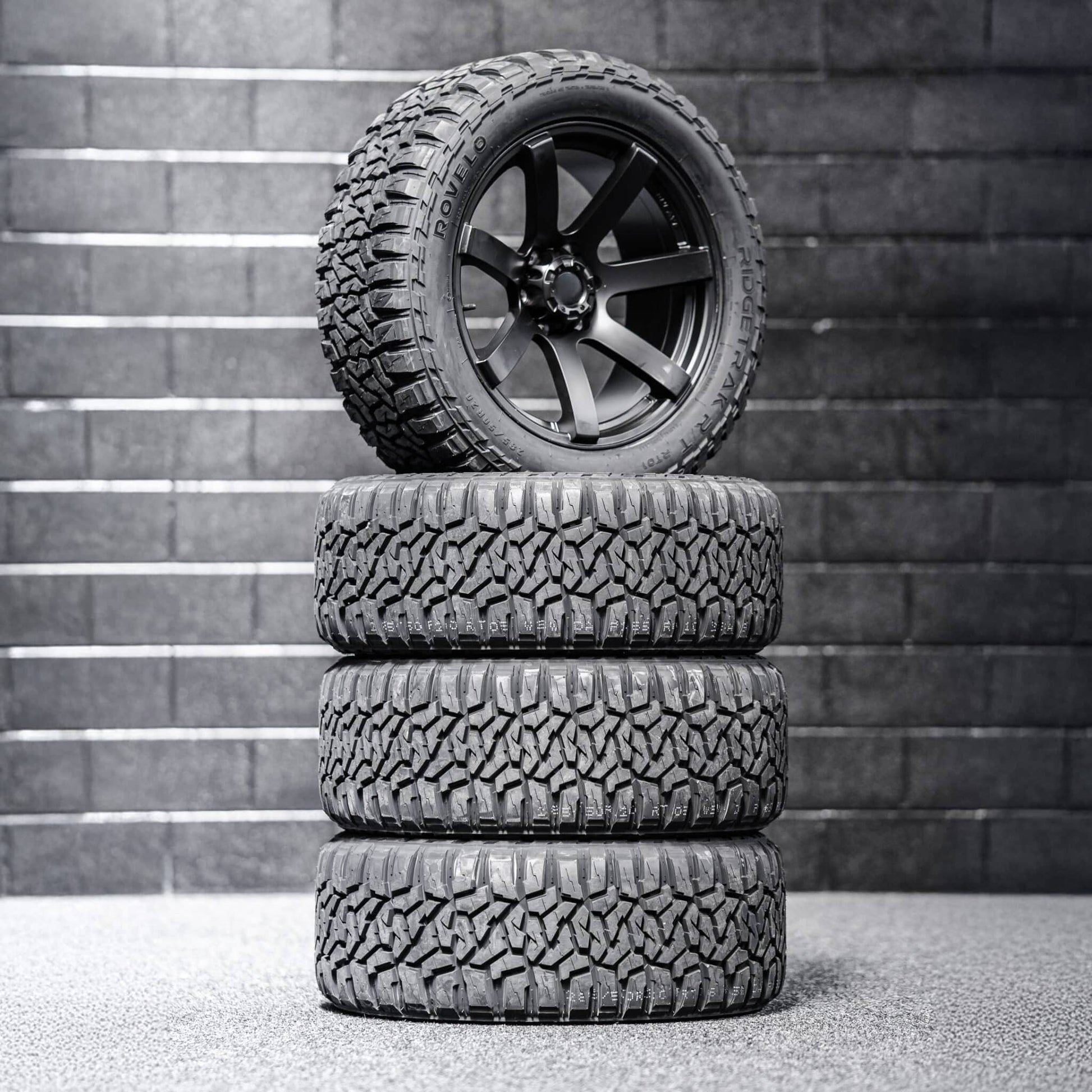 285/50/R20LT Mud Tyres + Alloy Wheels