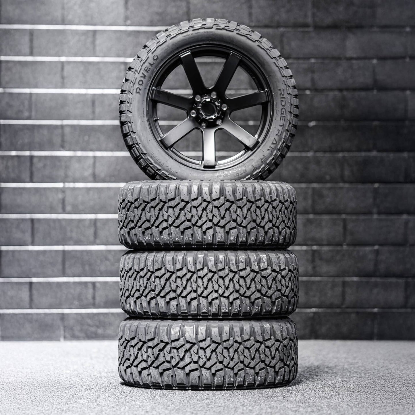 285/50/R20LT Mud Tyres + Alloy Wheels