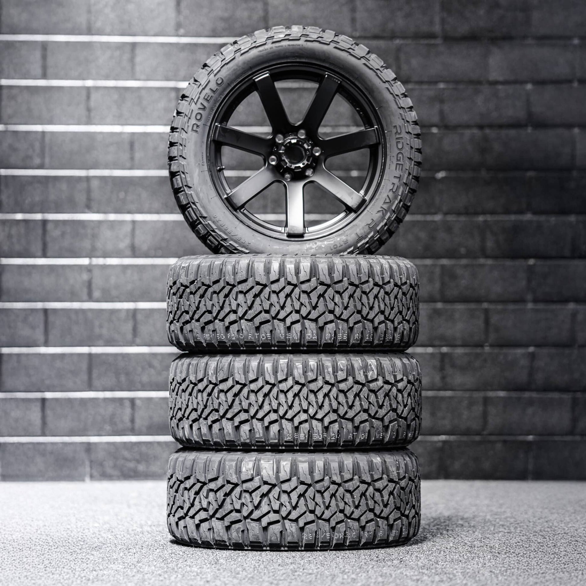 285/50/R20LT Mud Tyres + Alloy Wheels