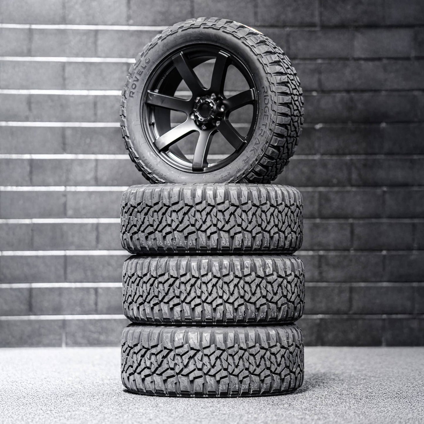 285/50/R20LT Mud Tyres + Alloy Wheels