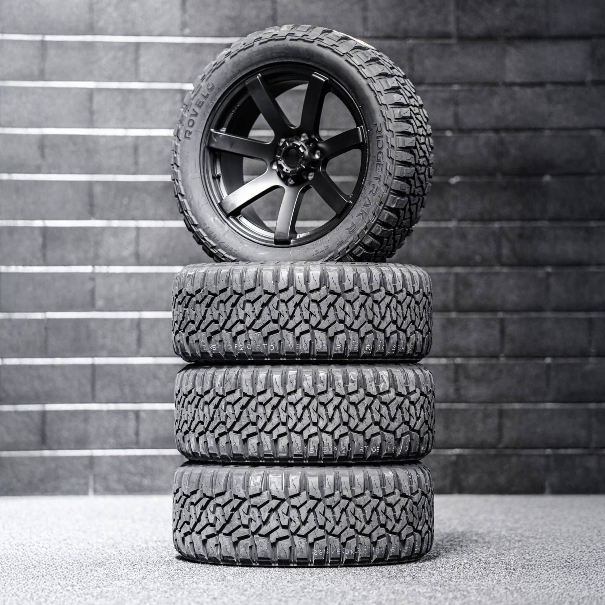 285/50/R20LT Mud Tyres + Alloy Wheels