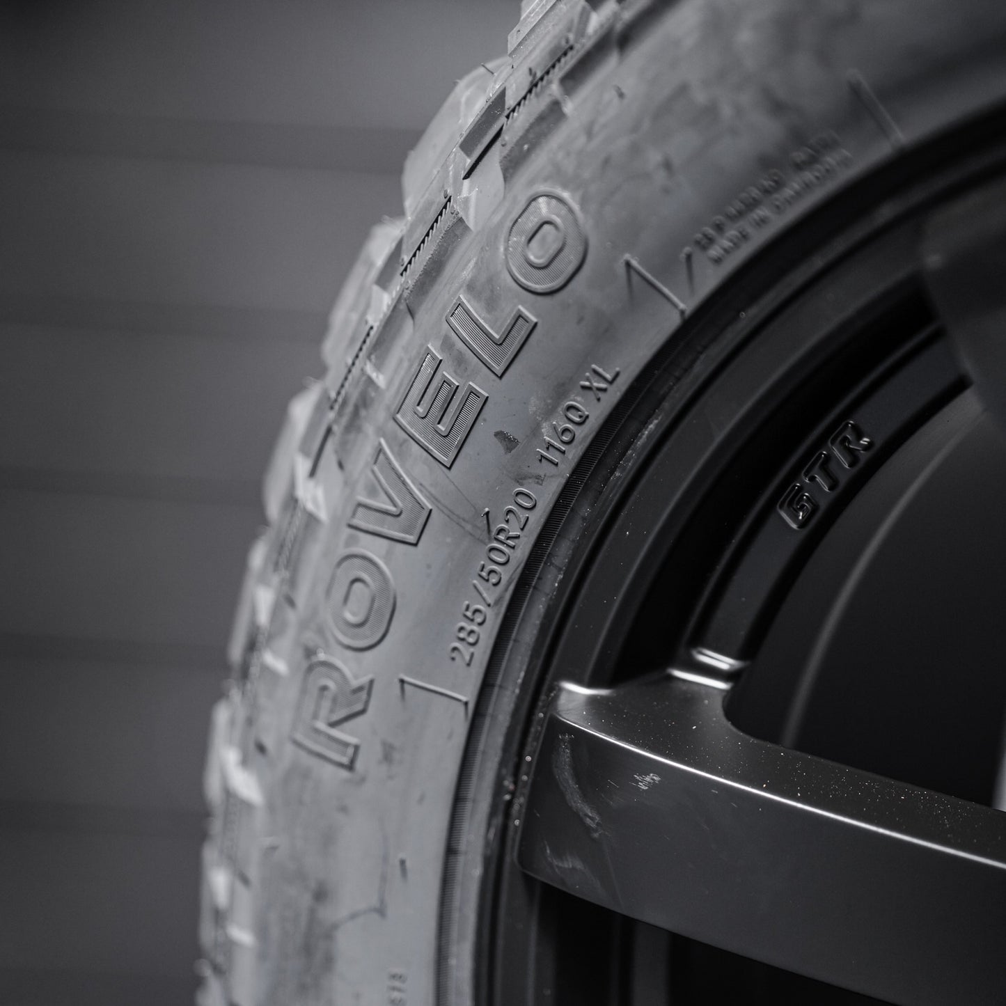 285/50/R20LT Mud Tyres + Alloy Wheels