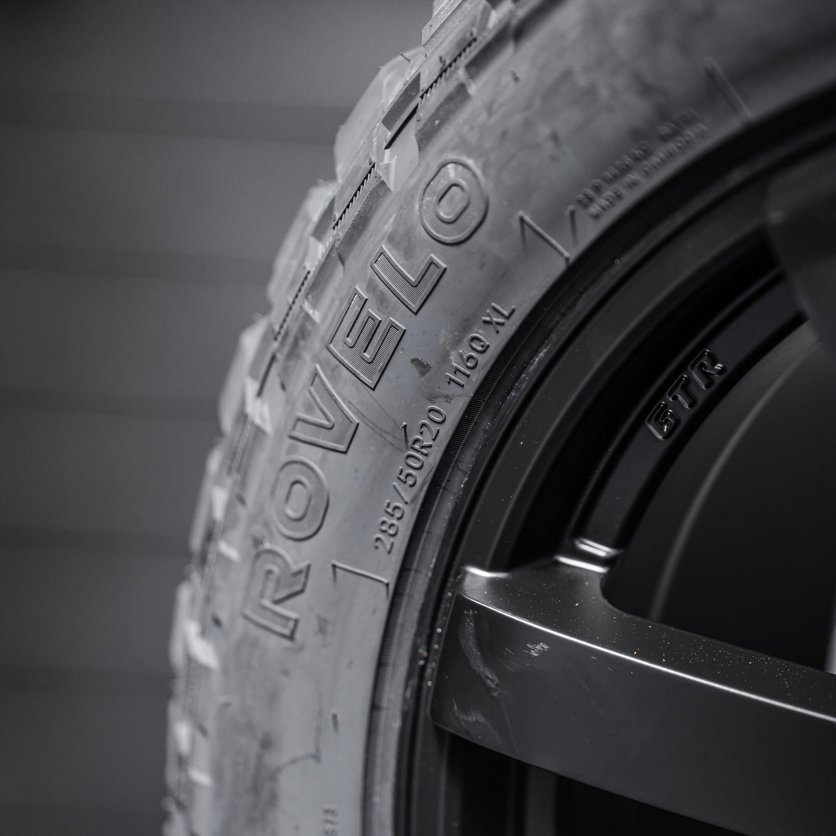 285/50/R20LT Mud Tyres + Alloy Wheels