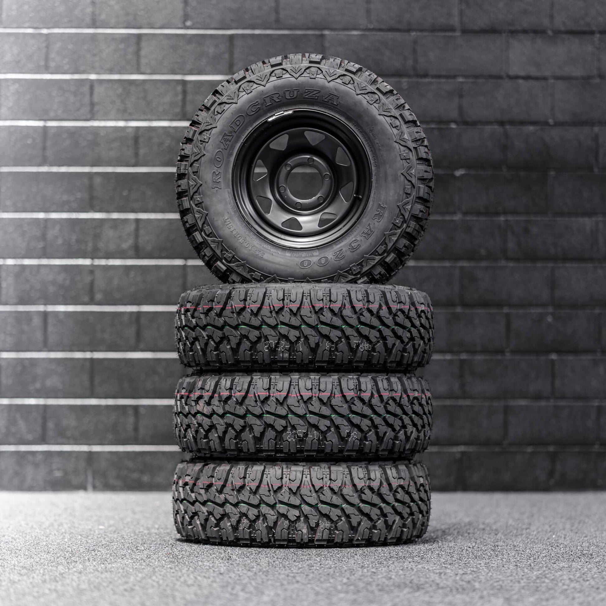 31x10.5 R15LT Mud Tyres + Steelies