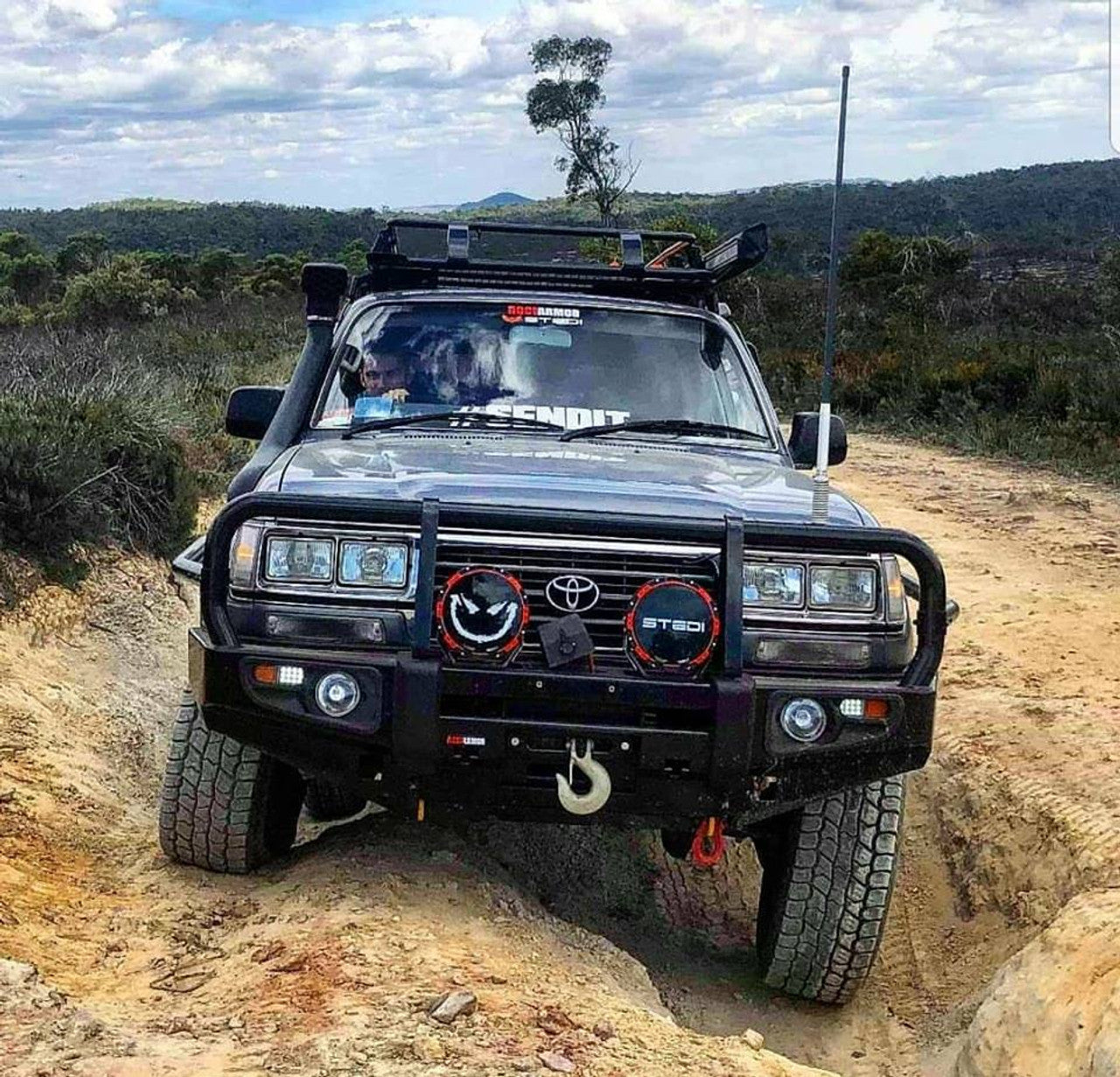 Rockarmr Premium Steel Bullbar To Suit Toyota Landcruiser Fj80 1992-1997 (Full Bar Replacement)