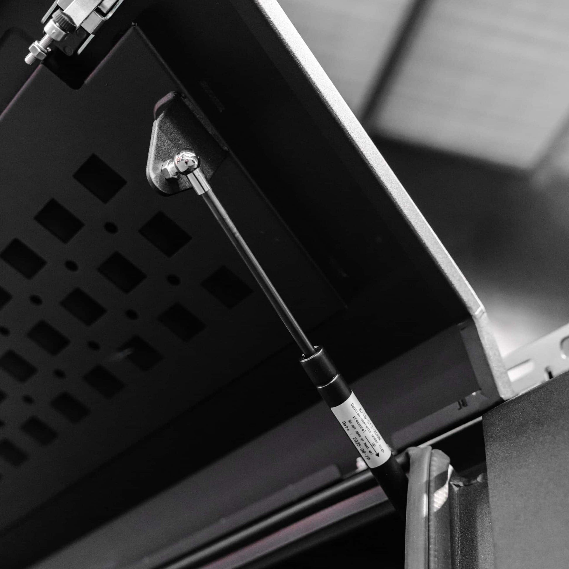 DEFENDER Off-Road Windowless Aluminium Canopy — Isuzu D-Max