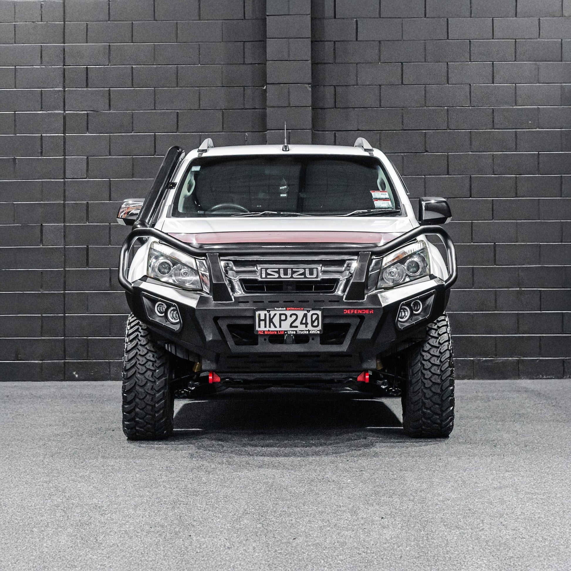 DEFENDER Off-Road Triple Loop Bull-Bar — Isuzu D-Max (Pre-Facelift) [2013-2015]