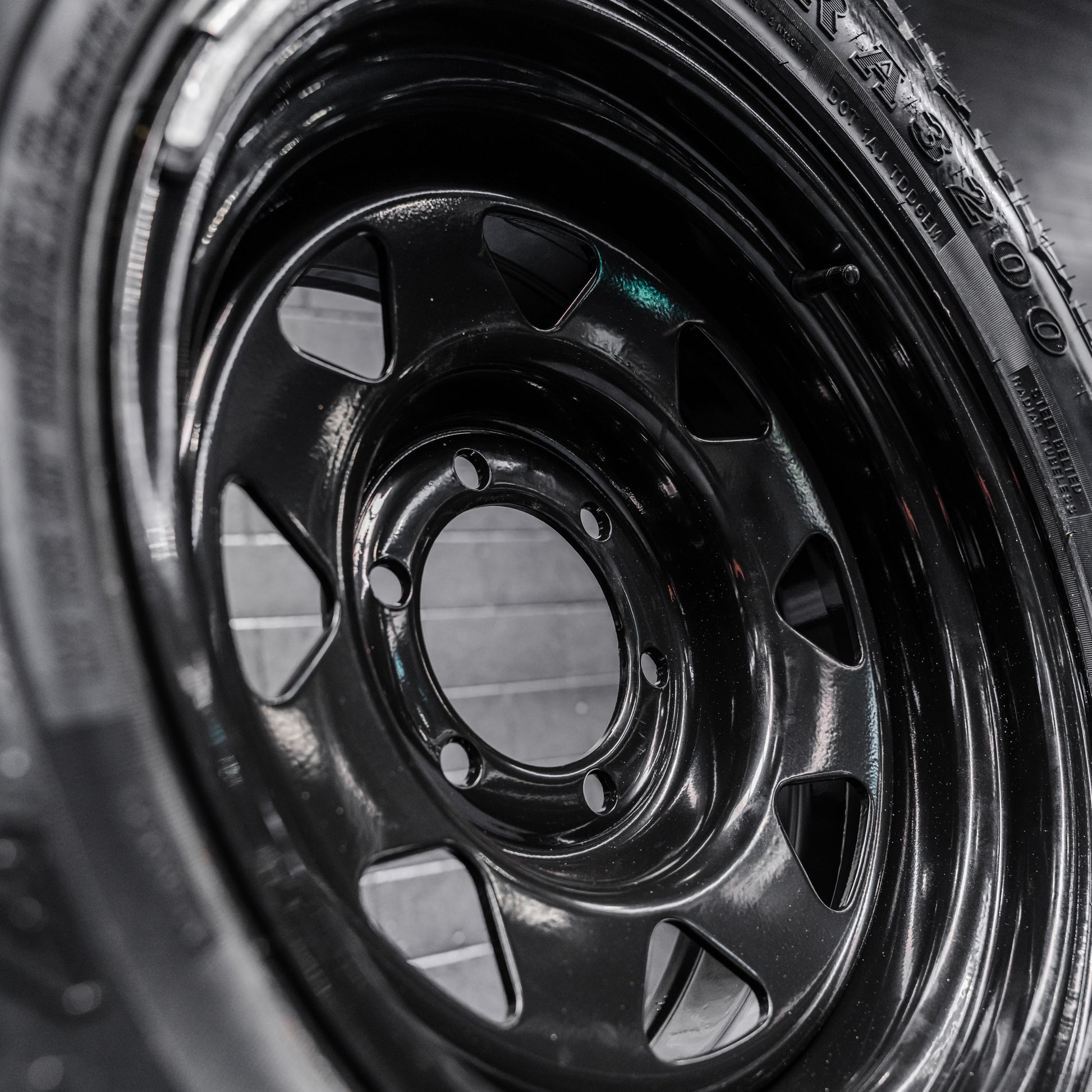 265/70/R16LT Mud Tyres + Steelies