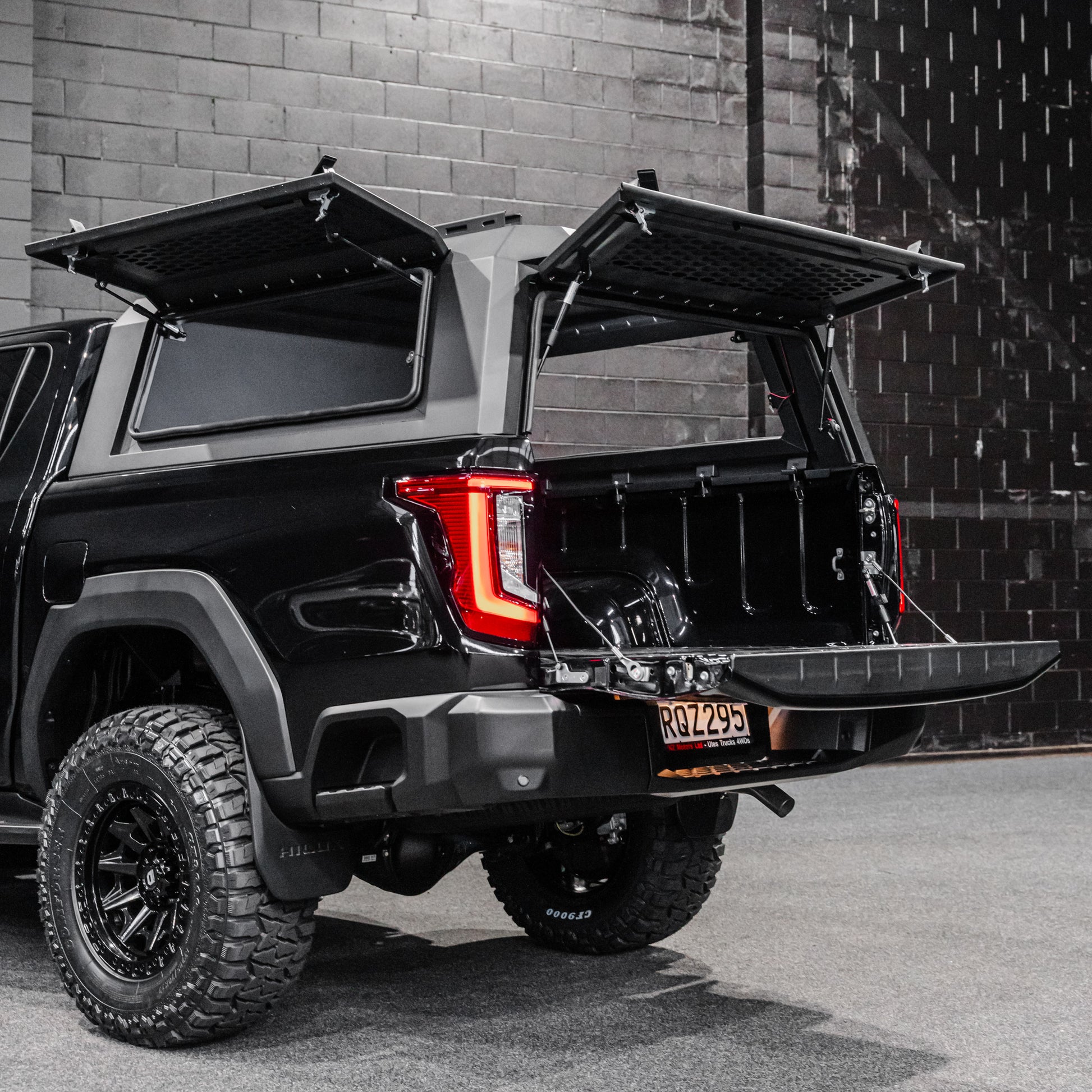 DEFENDER Off-Road Windowless Aluminium Canopy