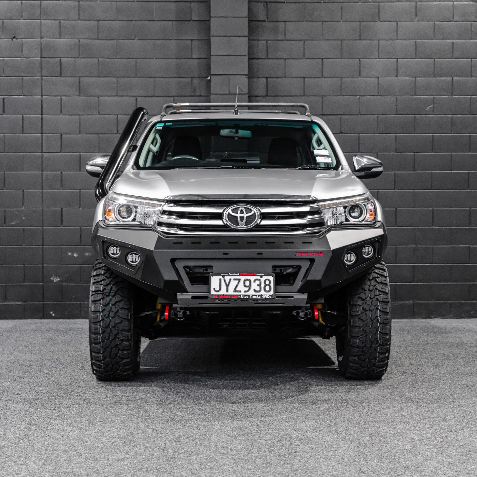 DEFENDER Off-Road Loopless Bull-Bar — Toyota Hilux [2015-2020]