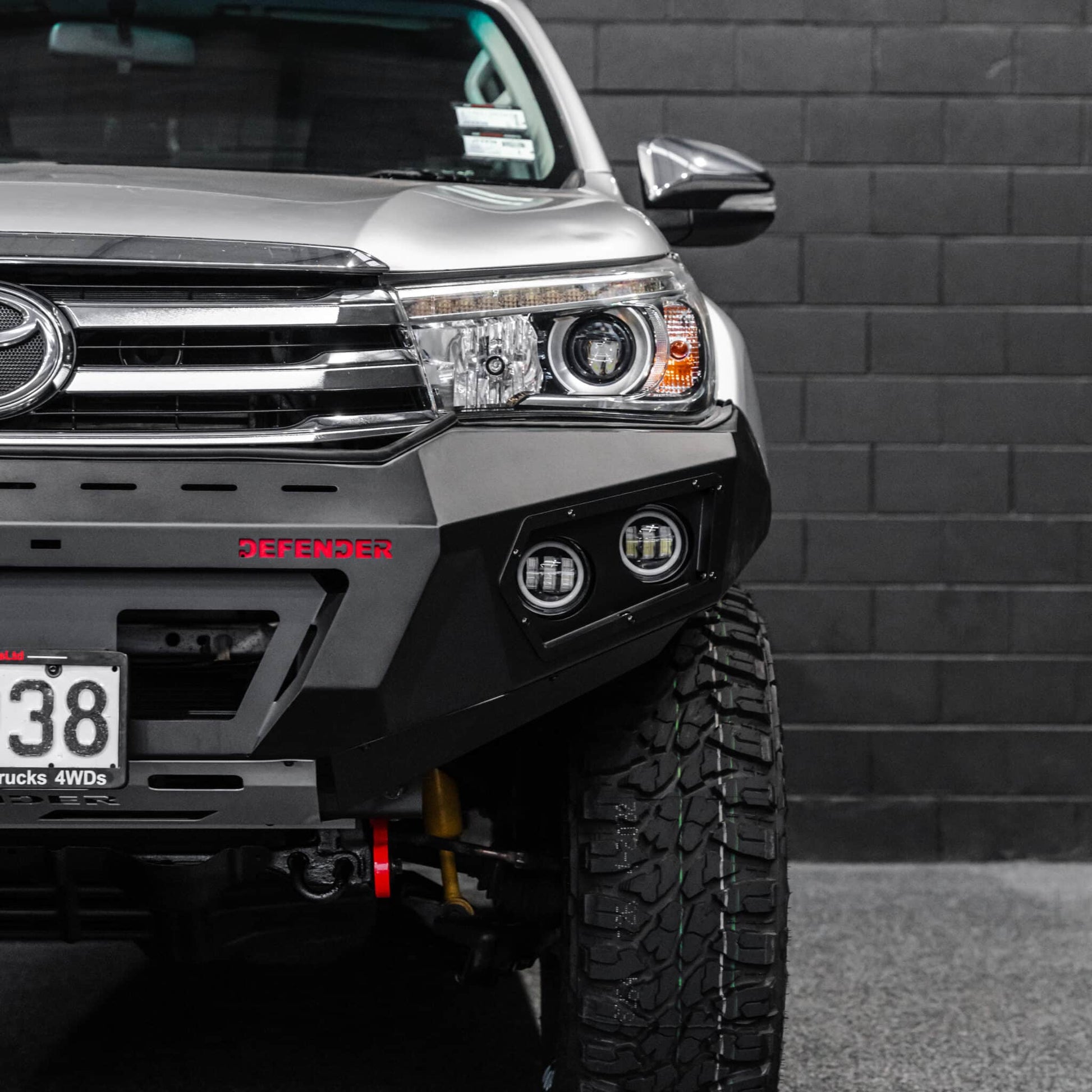 DEFENDER Off-Road Loopless Bull-Bar — Toyota Hilux [2015-2020]