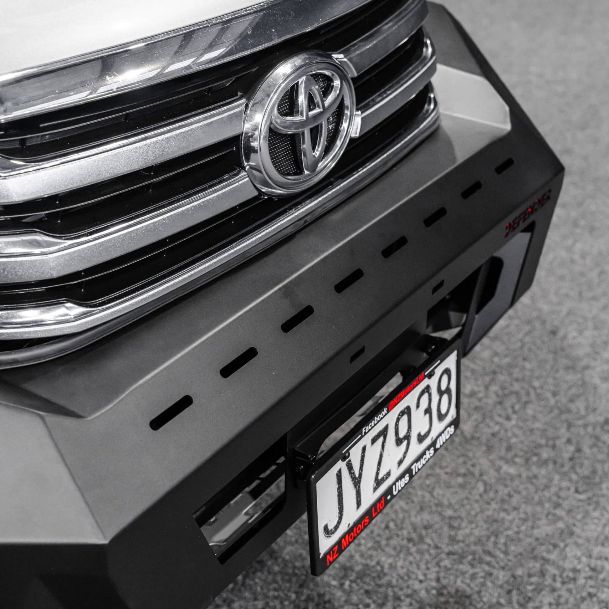 DEFENDER Off-Road Loopless Bull-Bar — Toyota Hilux [2015-2020]
