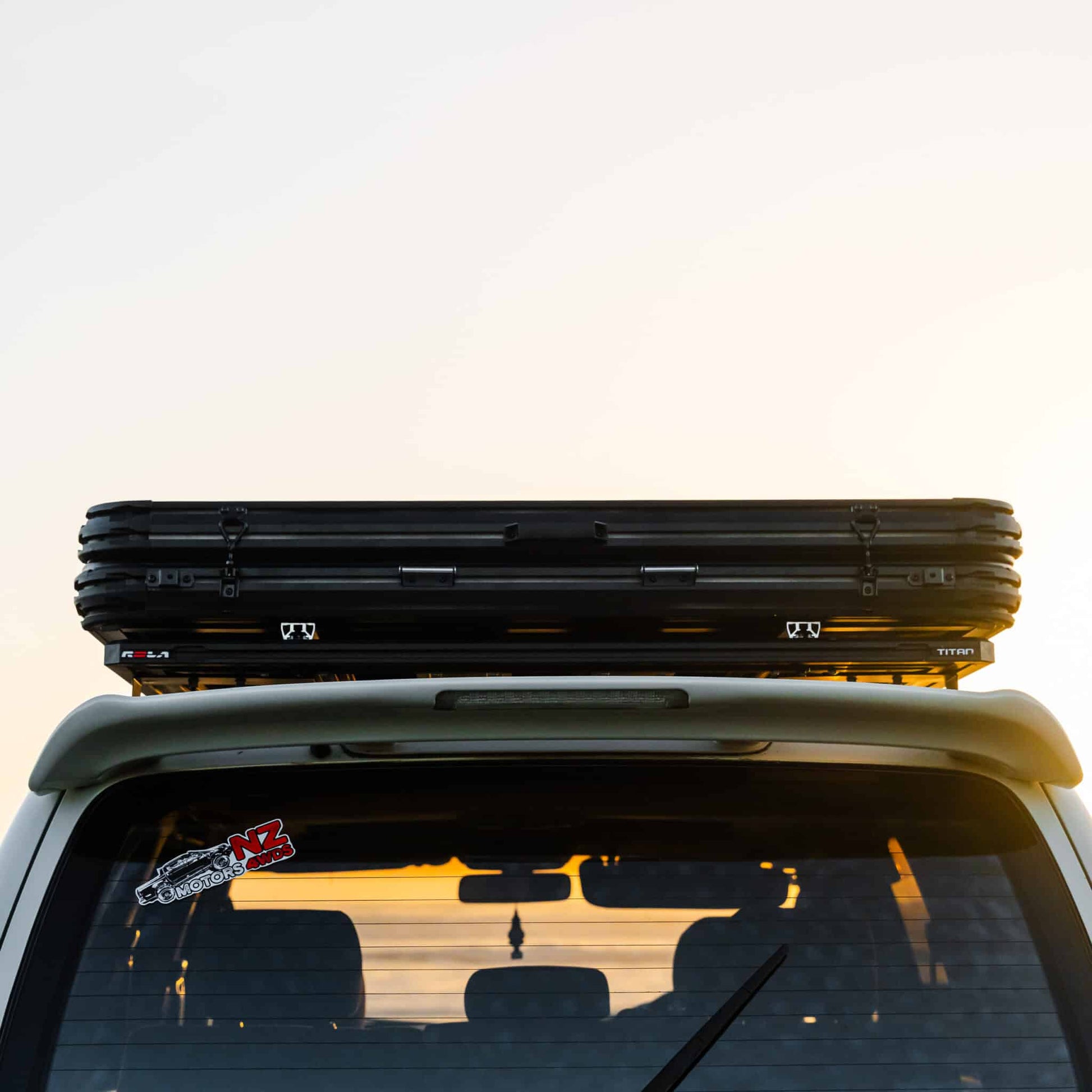 Defender Off-Road Aluminium Rooftop Tent