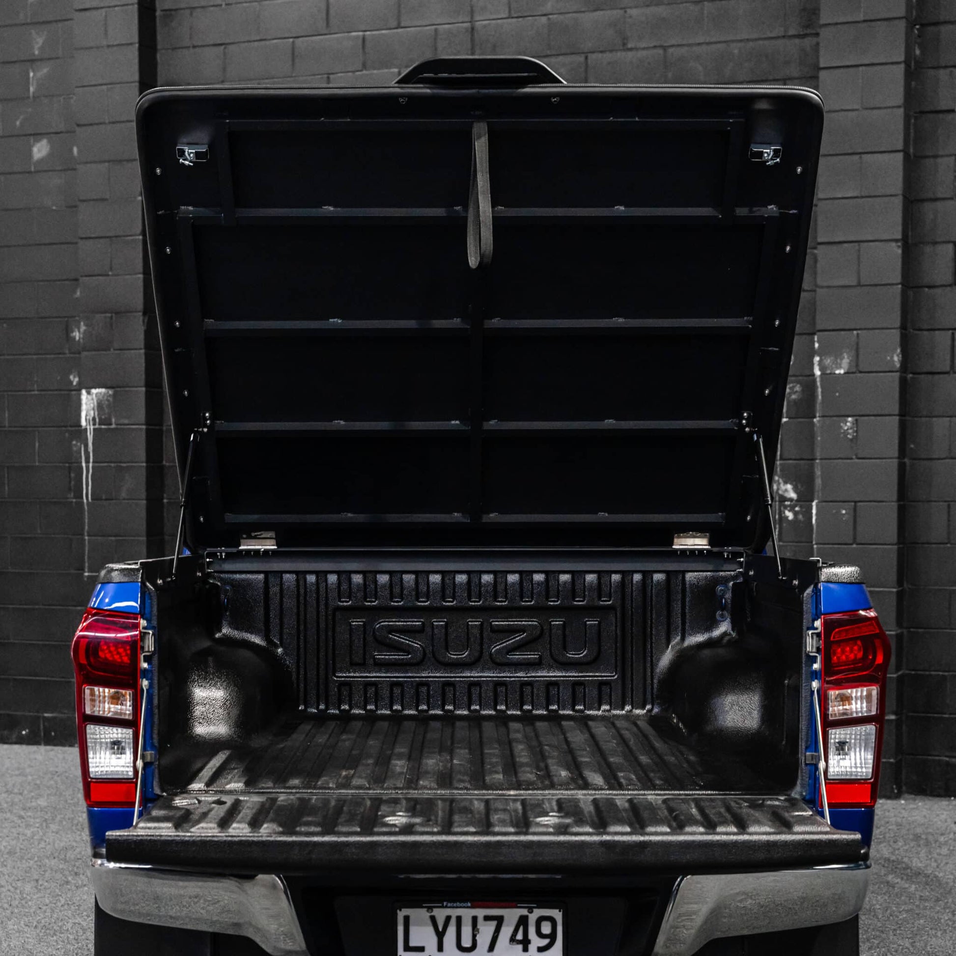 DEFENDER Off-Road Ute Hard Lid — Ford Ranger
