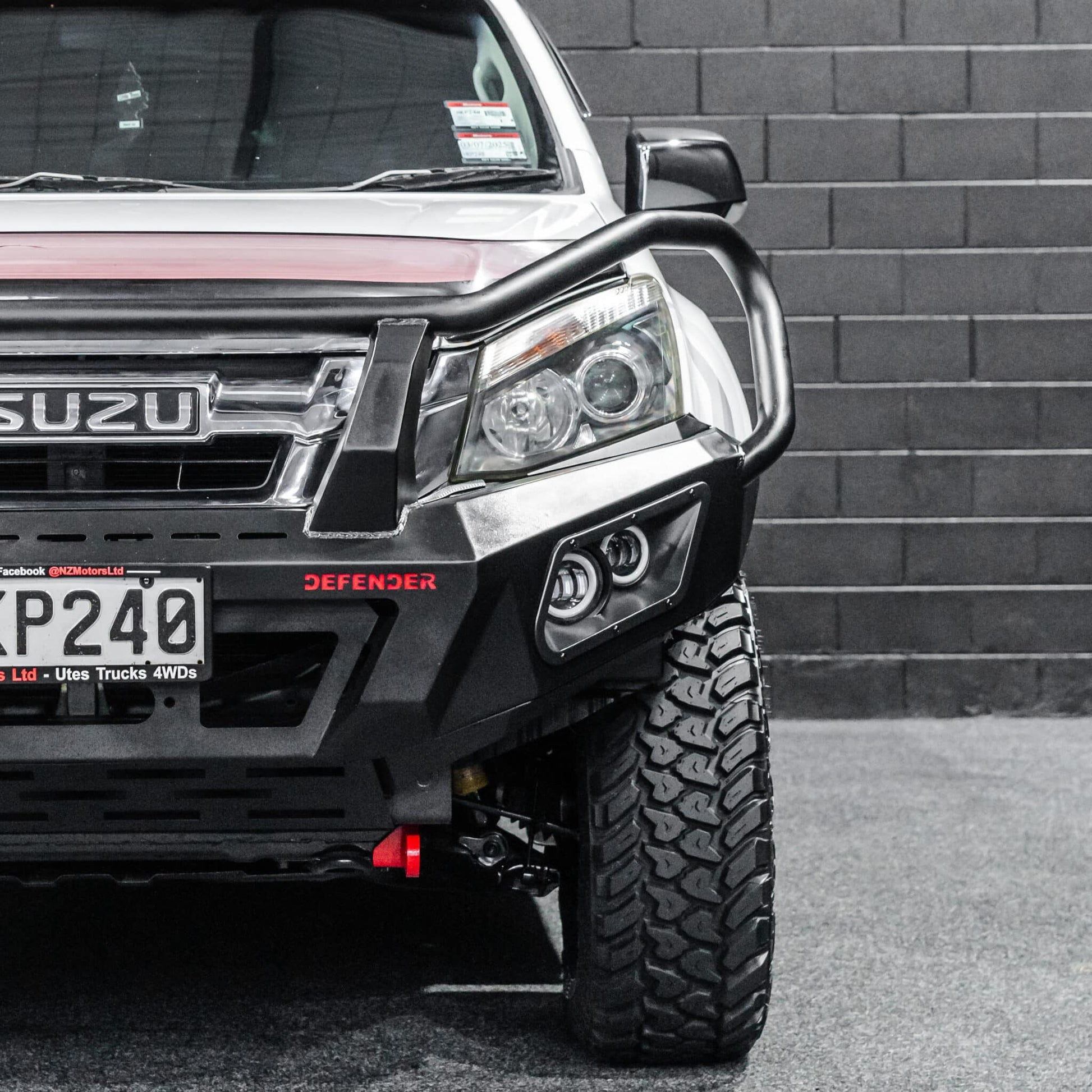 DEFENDER Off-Road Triple Loop Bull-Bar — Isuzu D-Max (Pre-Facelift) [2013-2015]