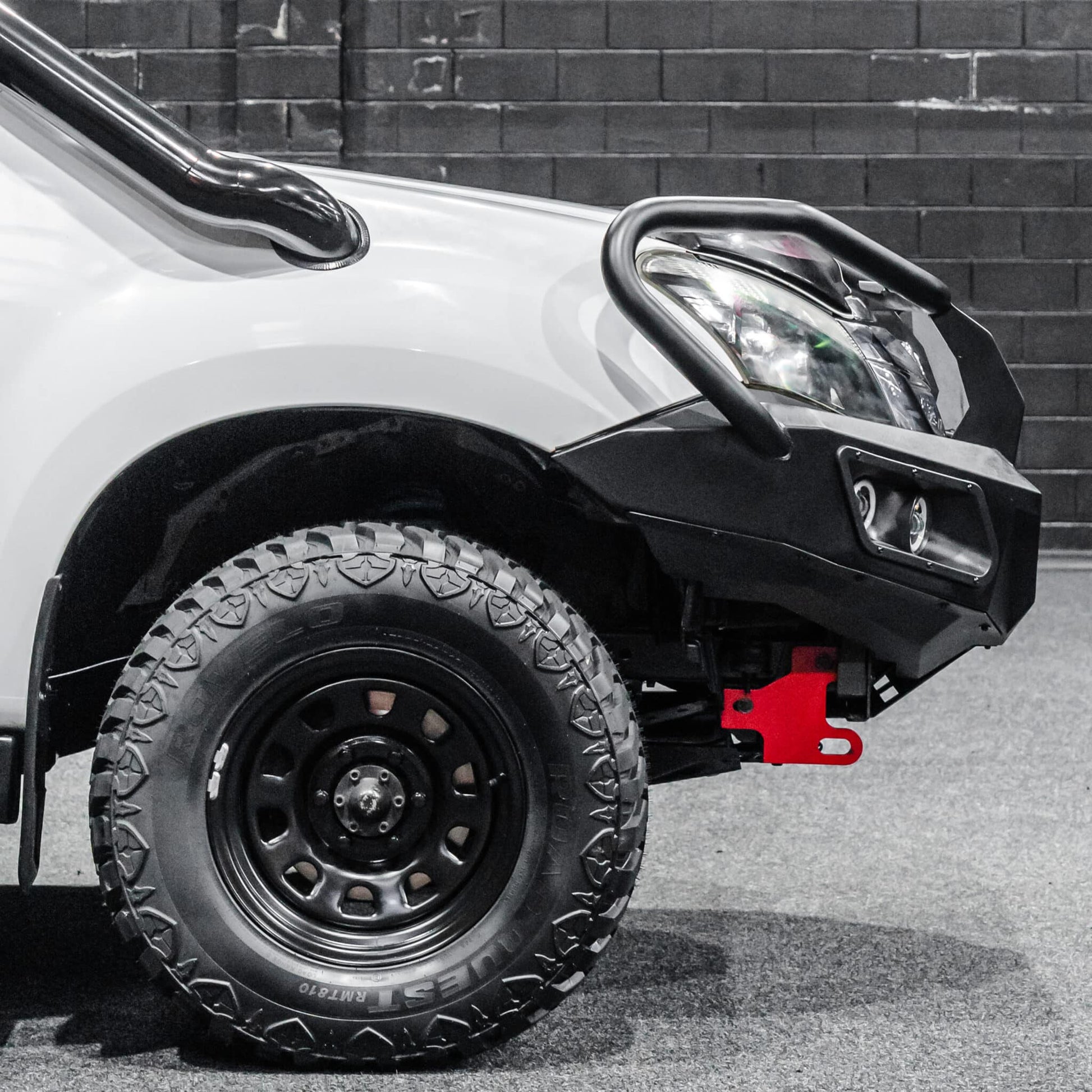 DEFENDER Off-Road Triple Loop Bull-Bar — Isuzu D-Max (Pre-Facelift) [2013-2015]