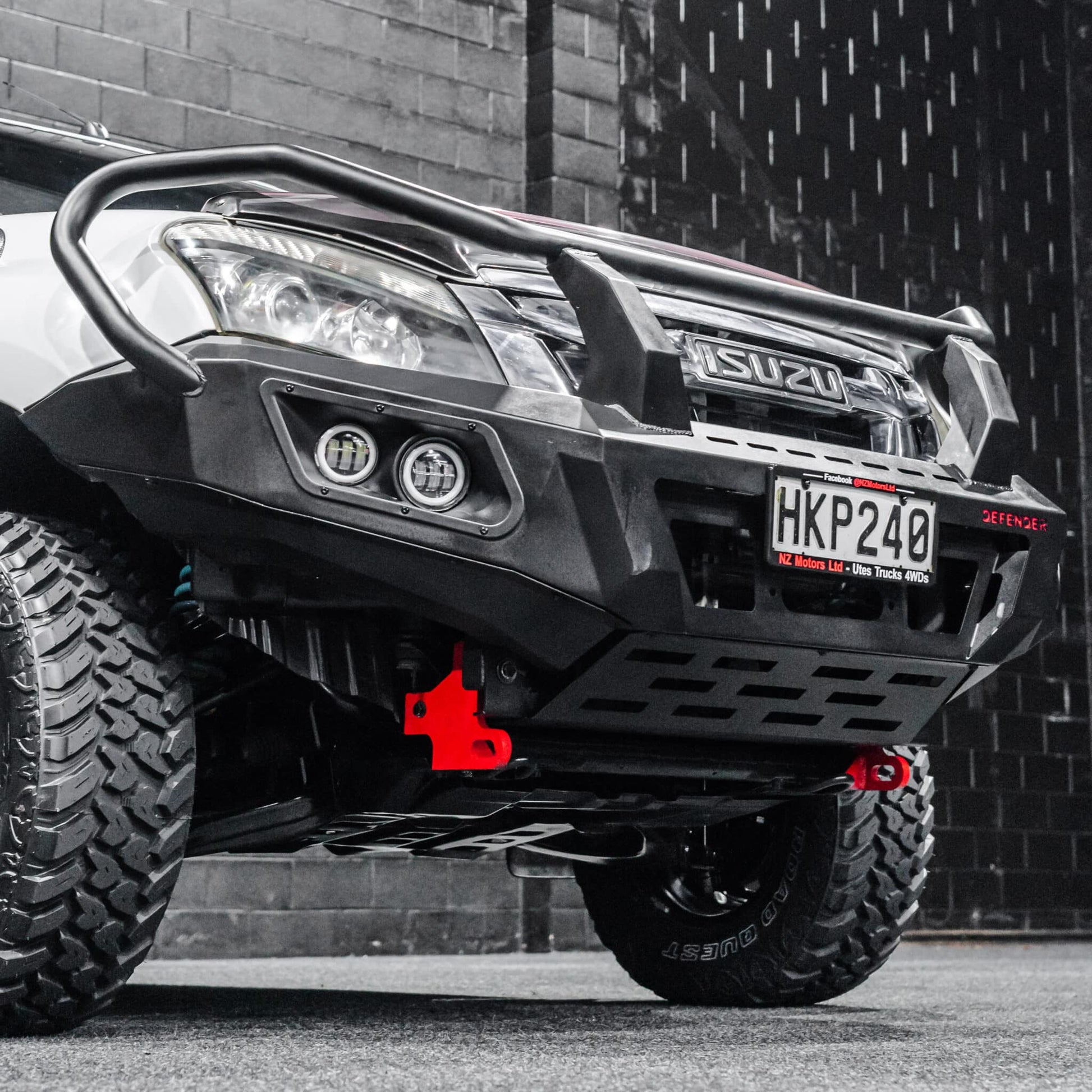 DEFENDER Off-Road Triple Loop Bull-Bar — Isuzu D-Max (Pre-Facelift) [2013-2015]