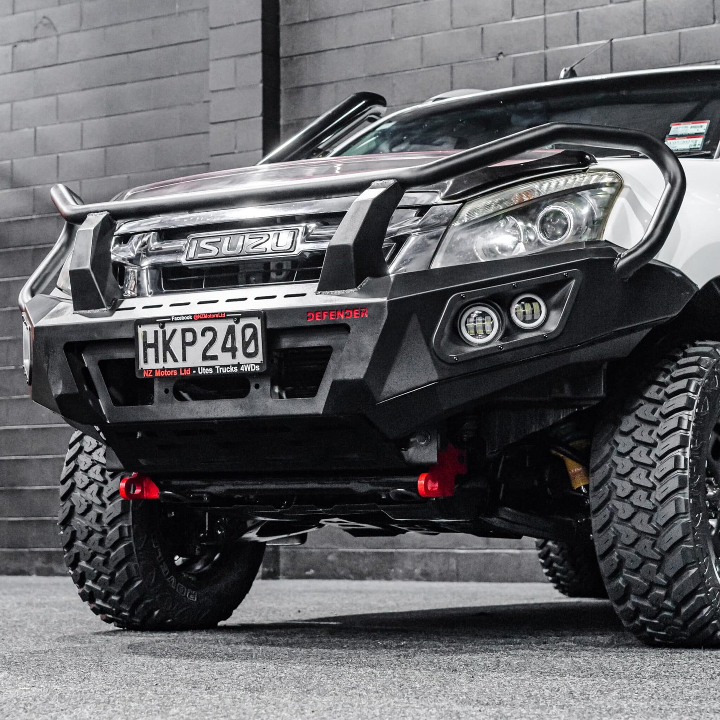 DEFENDER Off-Road Triple Loop Bull-Bar — Isuzu D-Max (Pre-Facelift) [2013-2015]