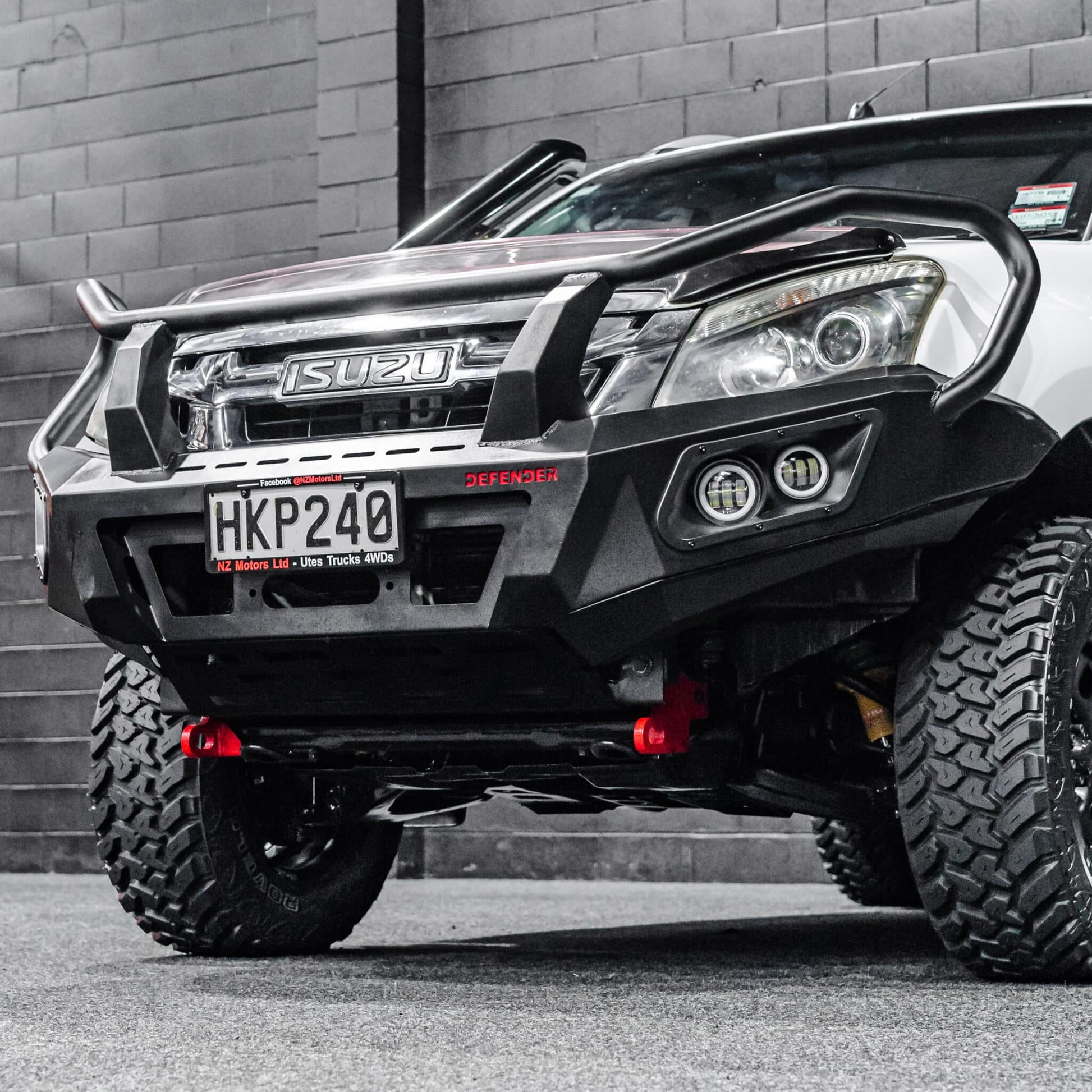 DEFENDER Off-Road Triple Loop Bull-Bar — Isuzu D-Max (Pre-Facelift) [2013-2015]