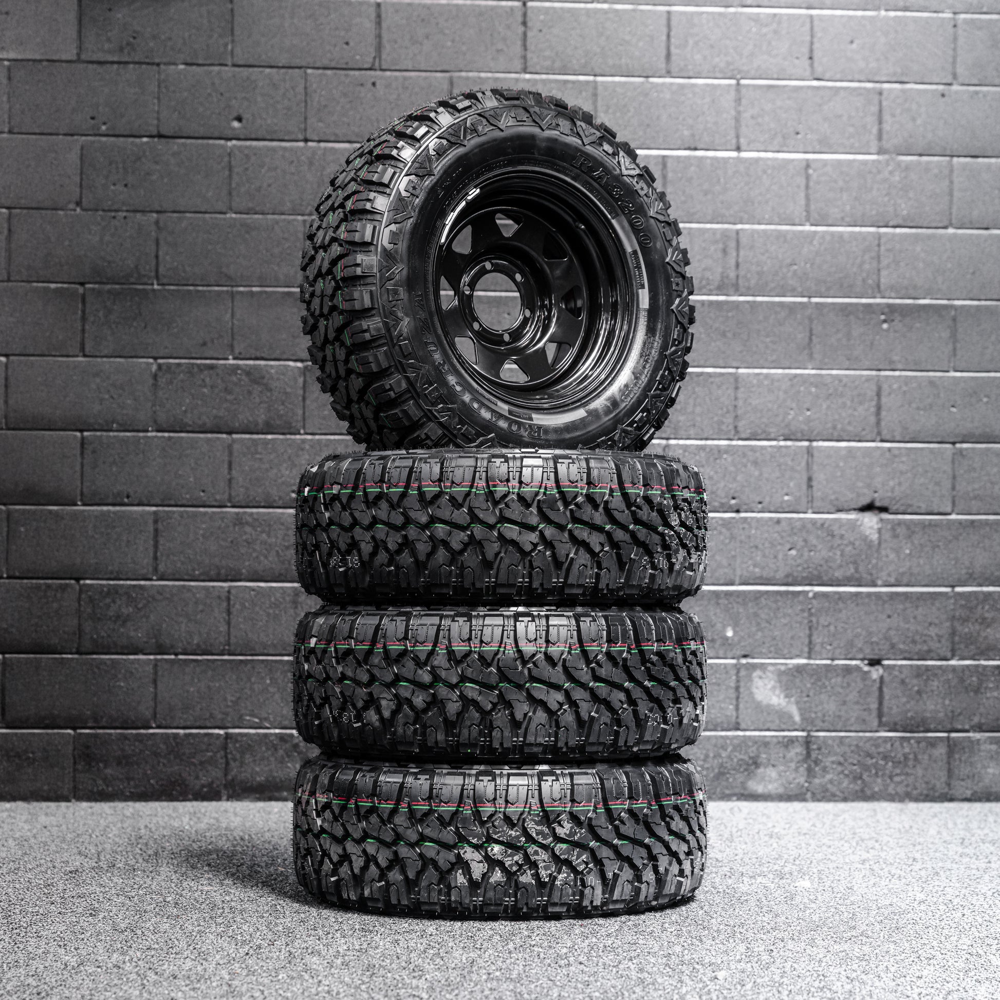 265/70/R16LT Mud Tyres + Steelies