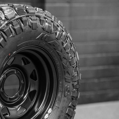 32x11.5 R15LT Maxxis RAZR MT + Steelies