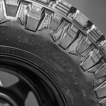 32x11.5 R15LT Maxxis RAZR MT + Steelies