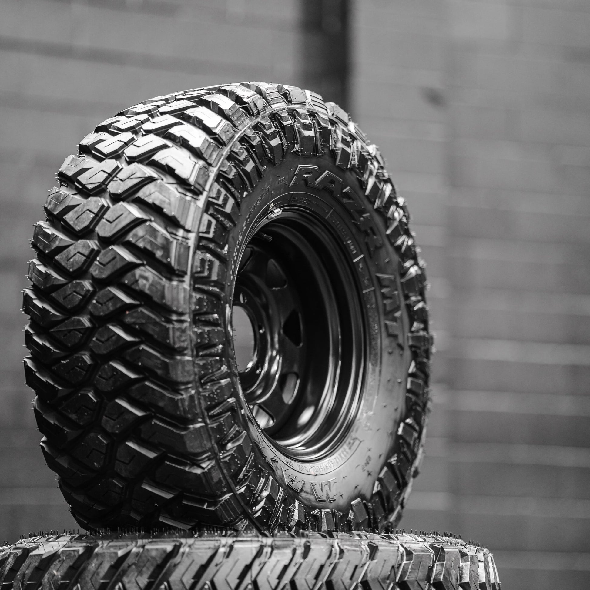 33x12.5 R15LT Maxxis RAZR MT + Steelies