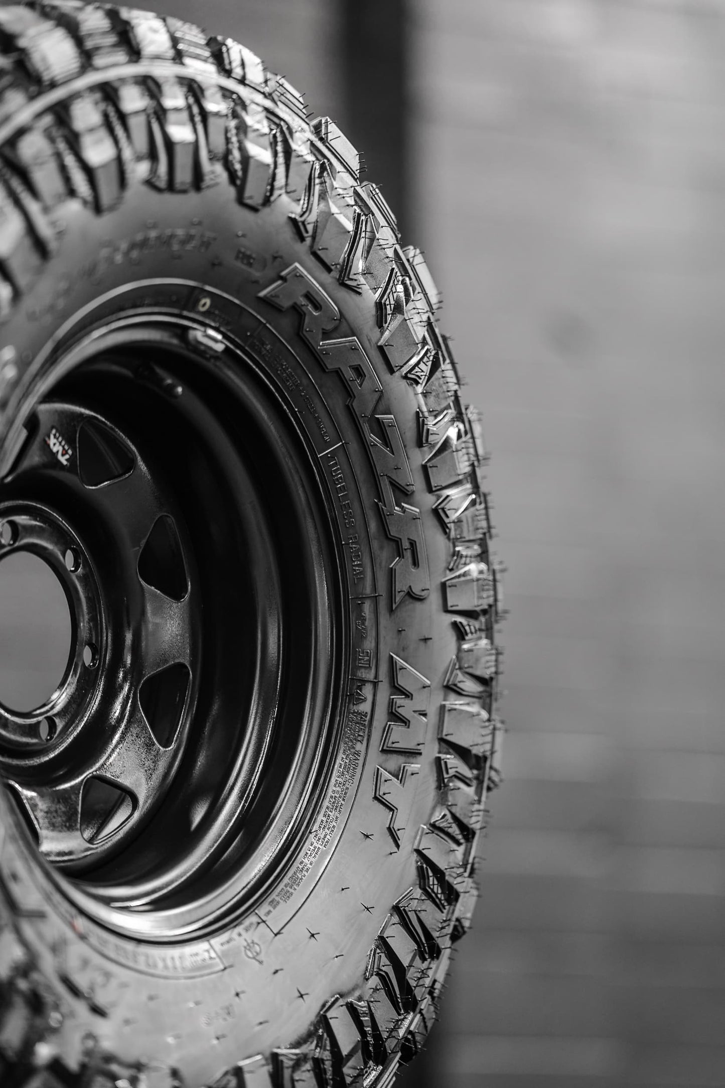 33x12.5 R15LT Maxxis RAZR MT + Steelies