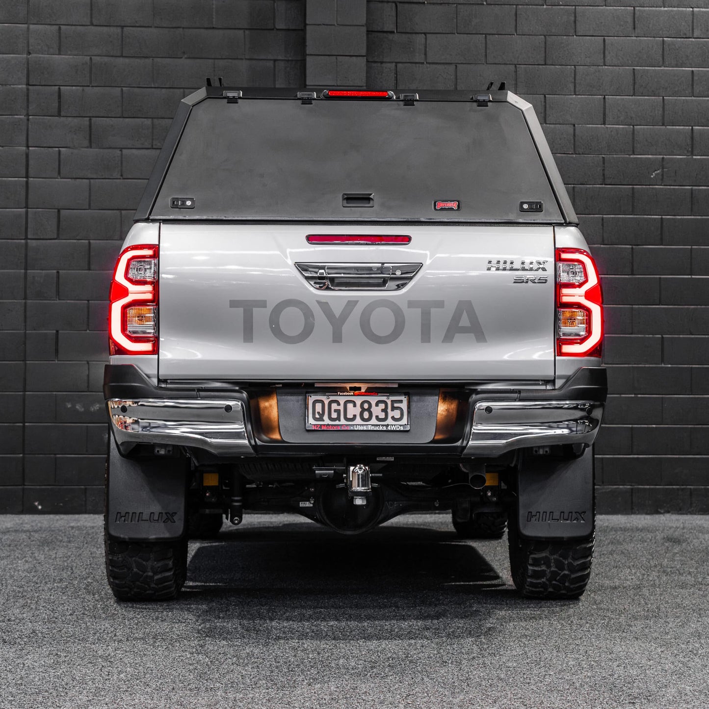 DEFENDER Off-Road Windowless Aluminium Canopy — Toyota Hilux SR5 [2015-Present]