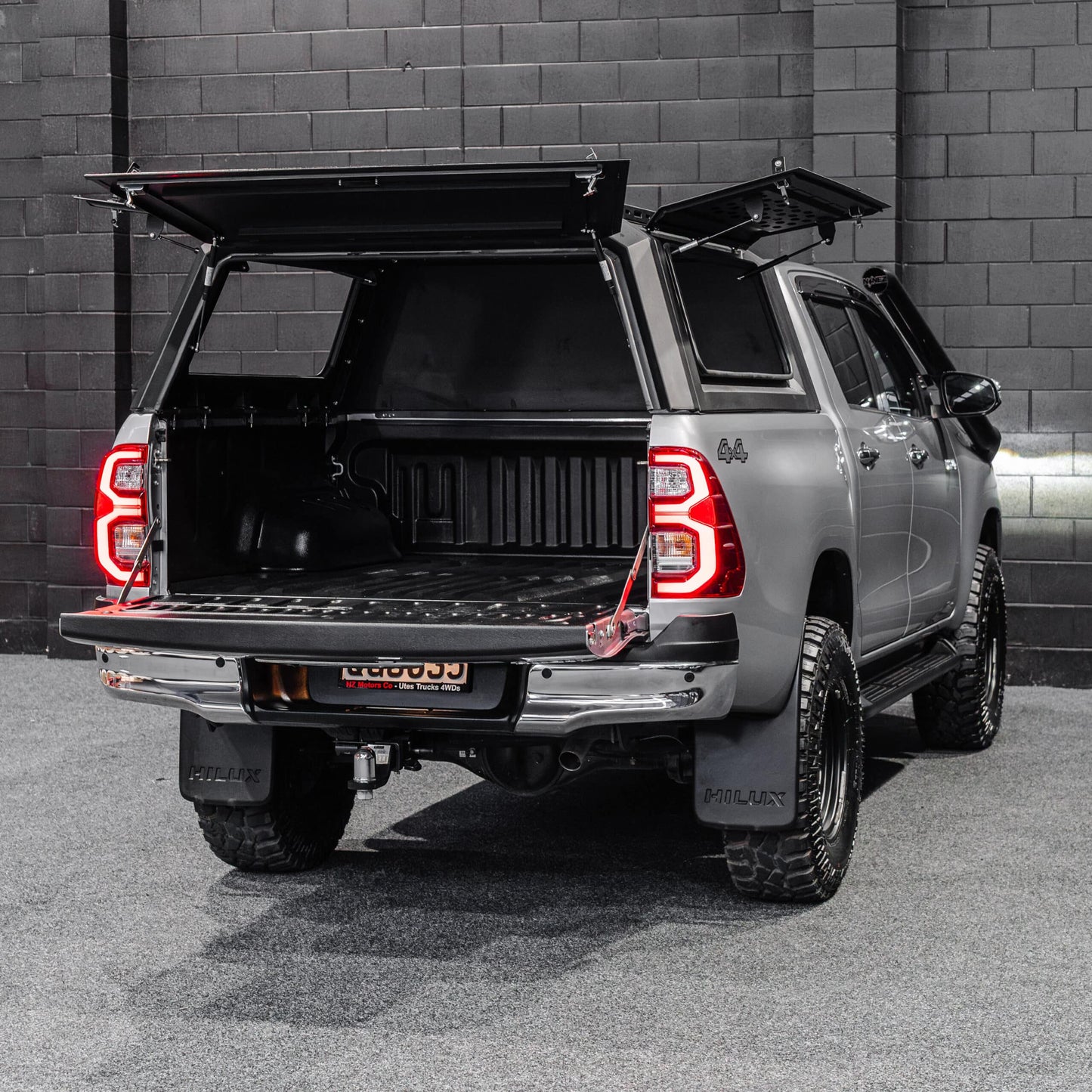 DEFENDER Off-Road Windowless Aluminium Canopy — Toyota Hilux SR5 [2015-Present]
