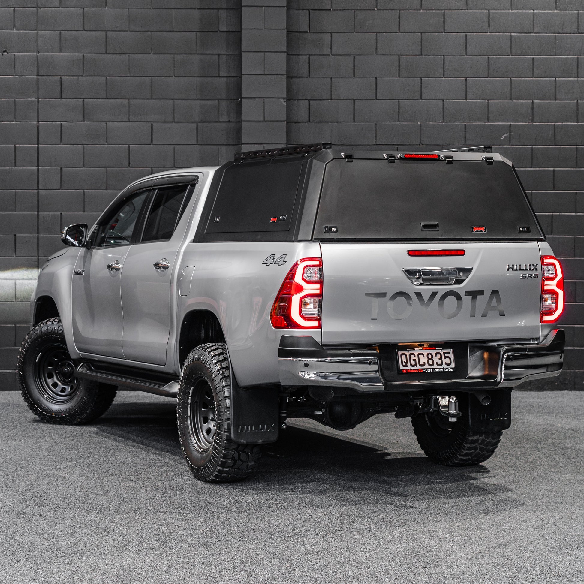 DEFENDER Off-Road Windowless Aluminium Canopy — Toyota Hilux SR5 [2015-Present]