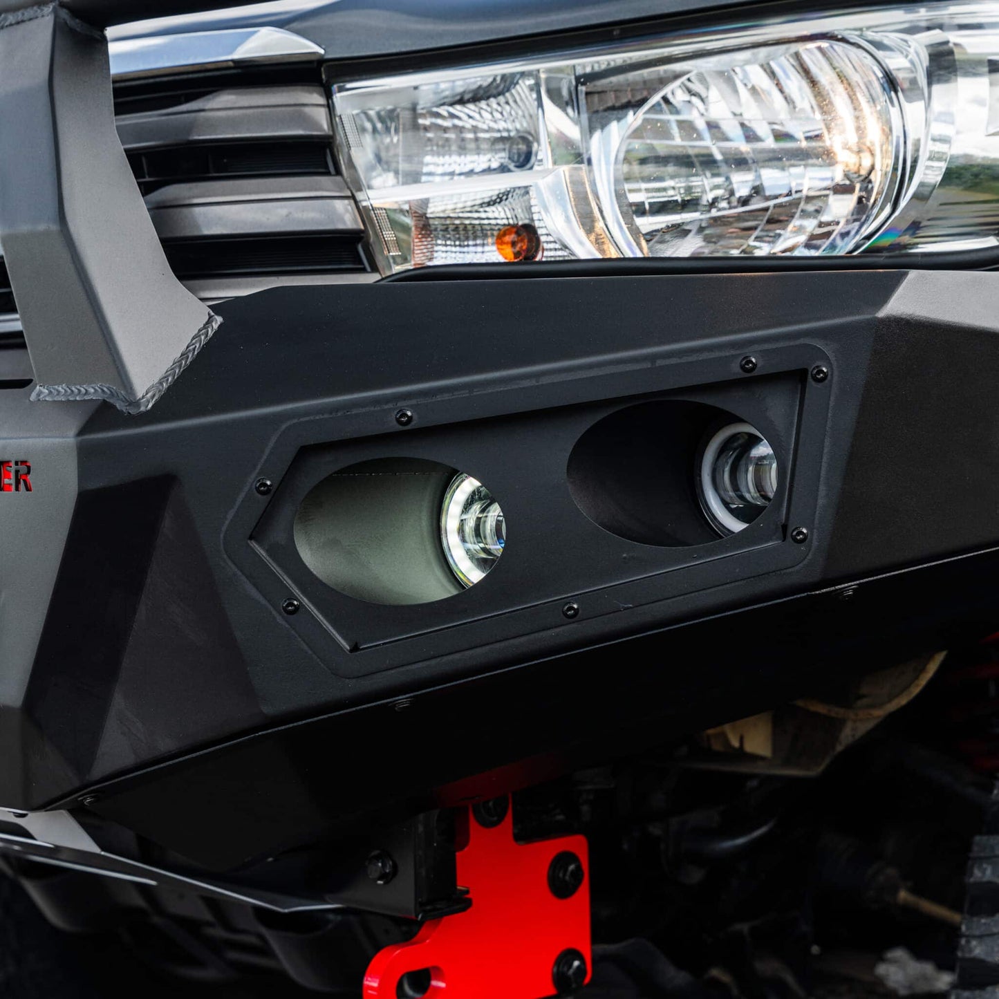 DEFENDER Off-Road Triple Loop Bull-Bar — Toyota Hilux [2015-2020]