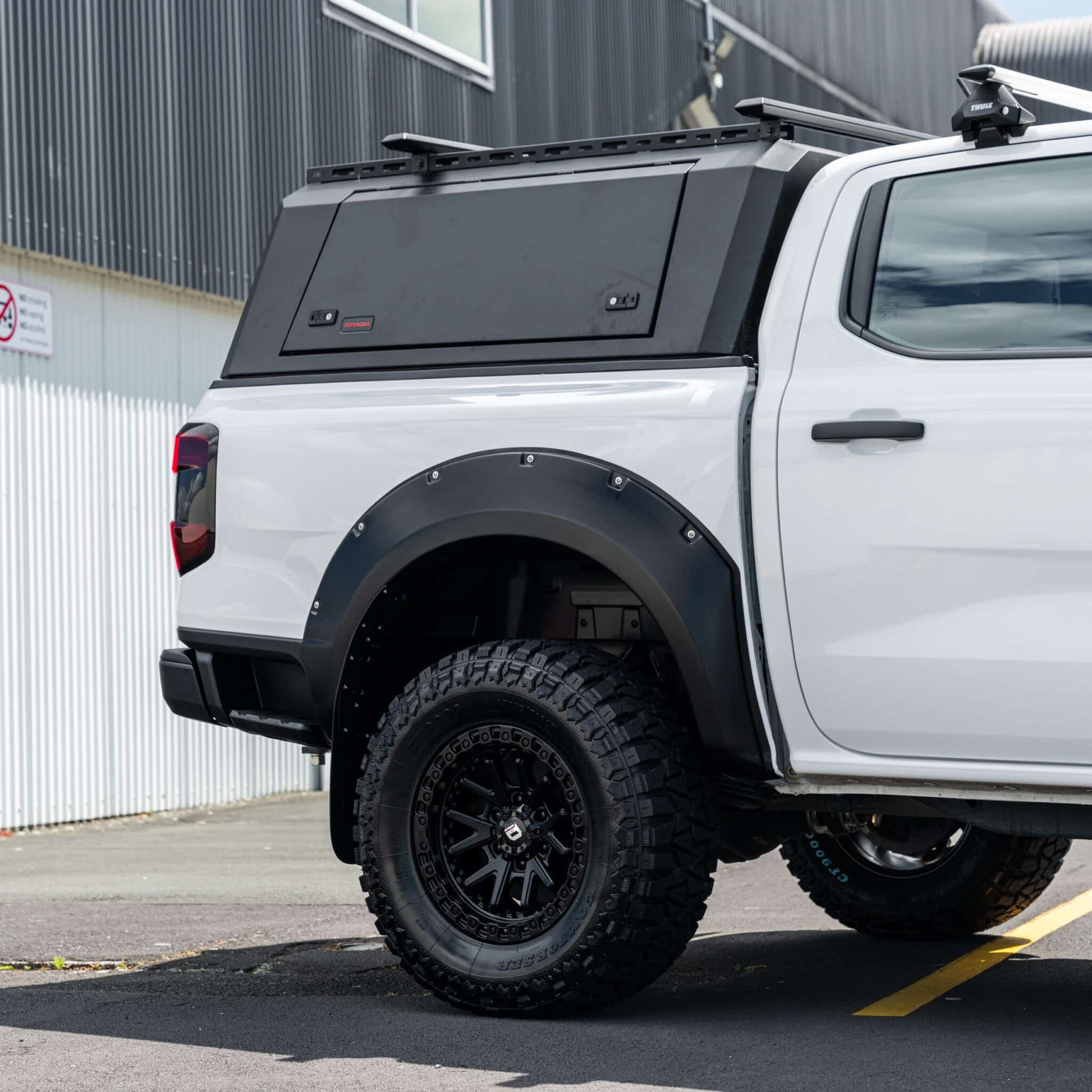 DEFENDER Off-Road Bolt-Style Fender Flares