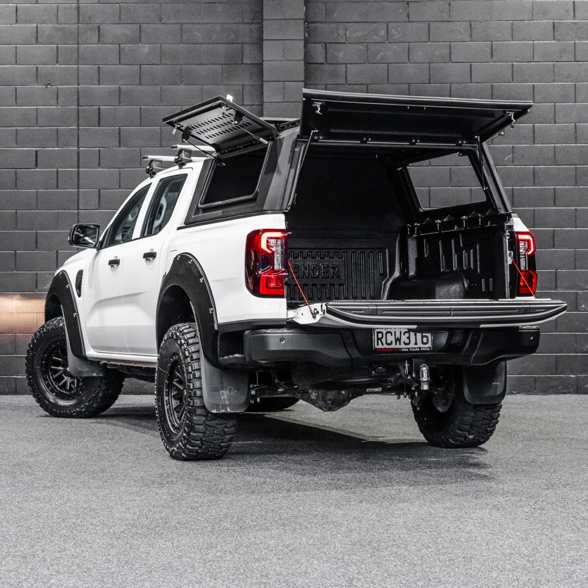 DEFENDER Off-Road Windowless Aluminium Canopy