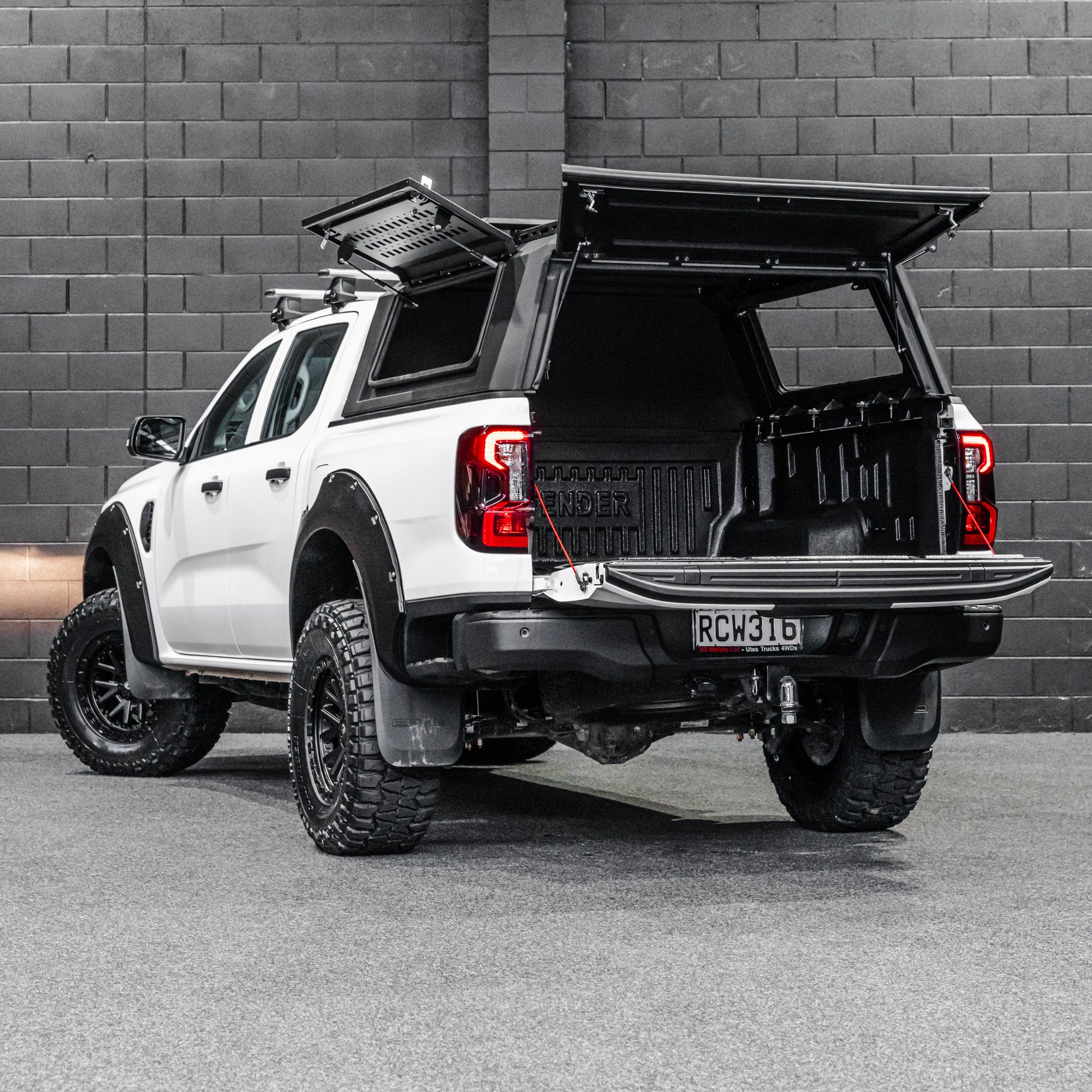 DEFENDER Off-Road Storage Package