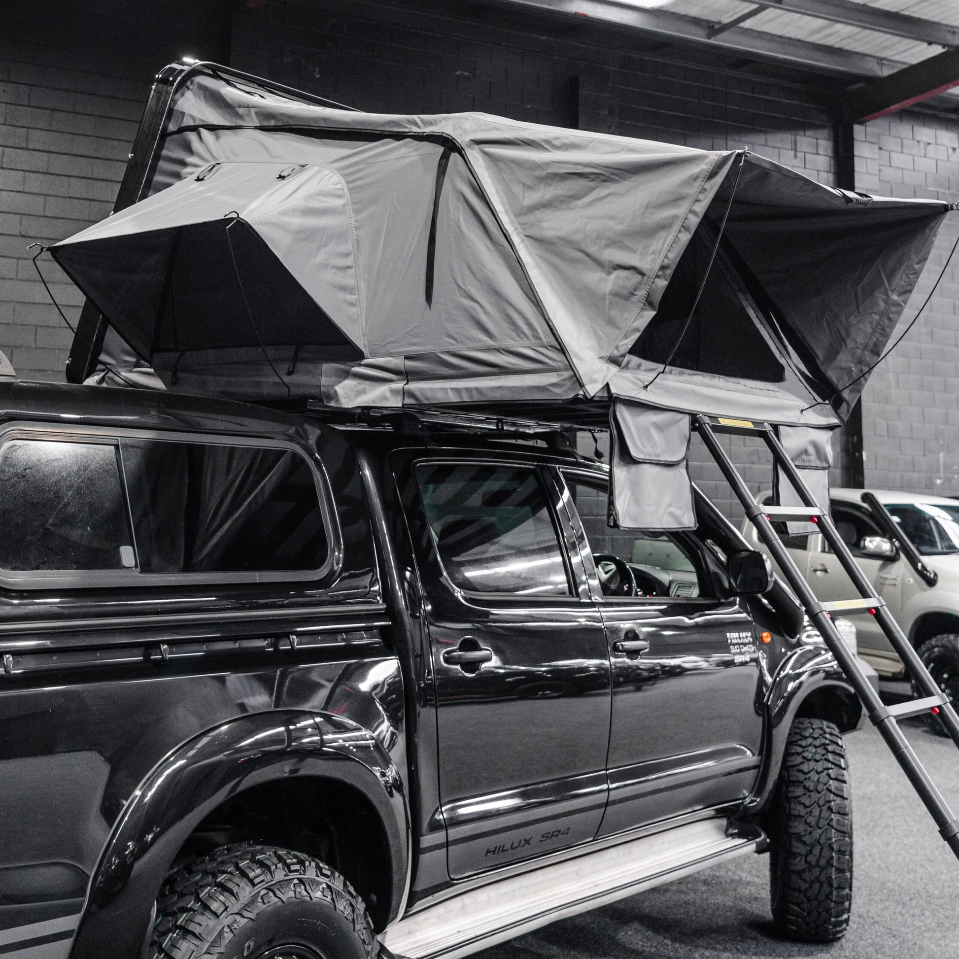 Defender Off-Road Cantilever Hard Shell Rooftop Tent