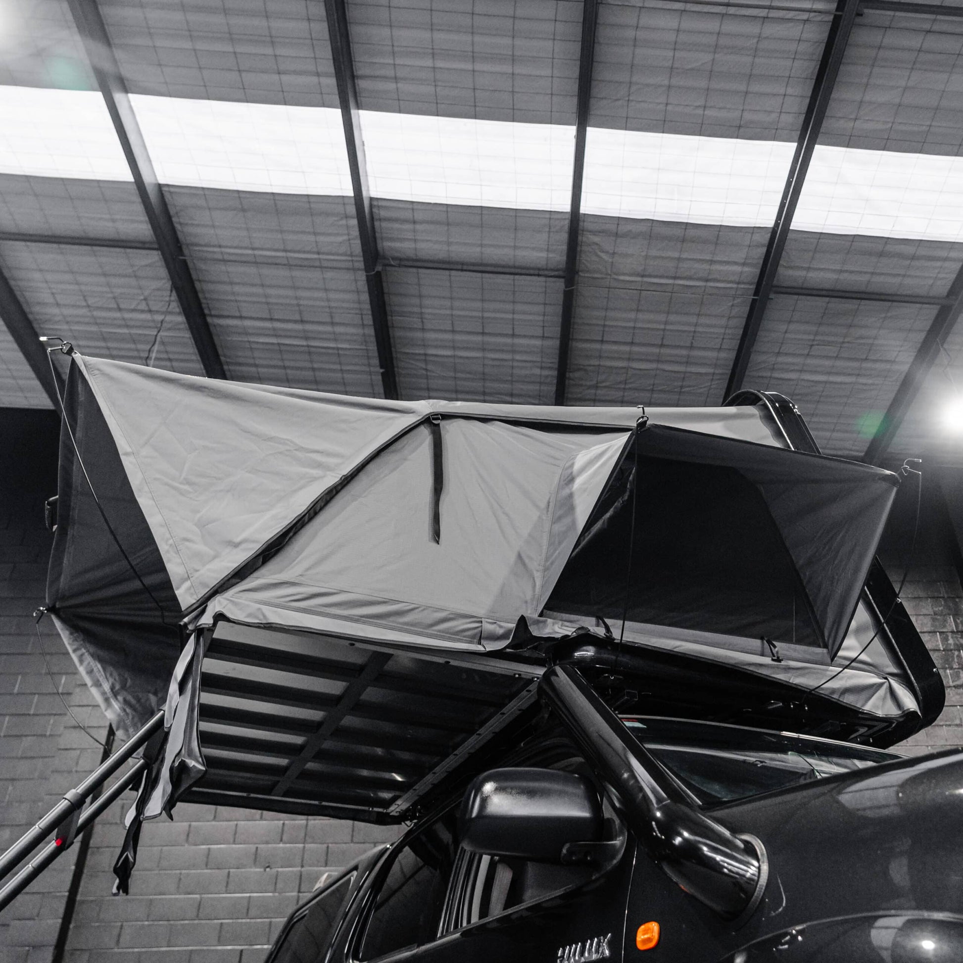 Defender Off-Road Cantilever Hard Shell Rooftop Tent