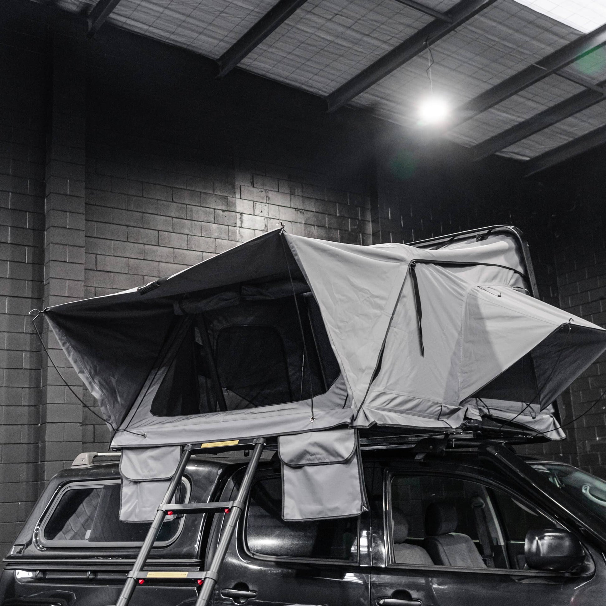 Defender Off-Road Cantilever Hard Shell Rooftop Tent
